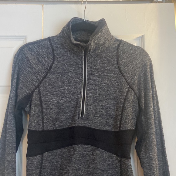 Lululemon run full tilt charcoal gray half zip pullover size 6 - Picture 2 of 11